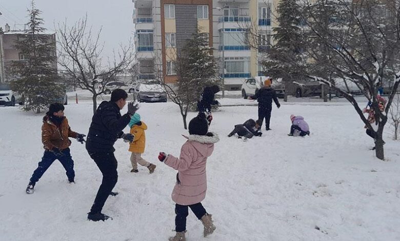 kirklarelinde kar nedeniyle egitime bir gun orta verildi PAZS5spx