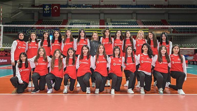 malatyali genc voleybolcular filenin sultanlari ile 55g takviyeli mac yapti 0 BNa53NvO