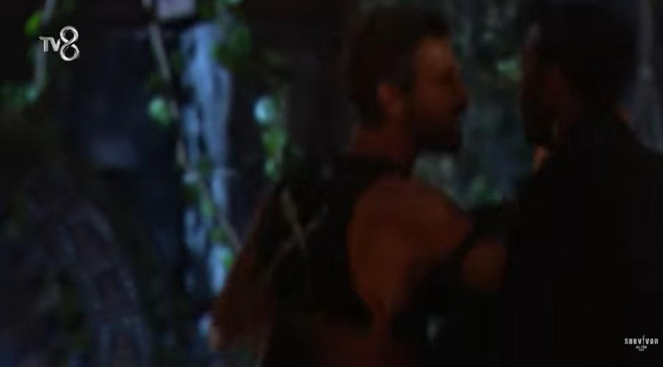 Survivor'da olay kavga! Adem Kılıççı, öfkeyle Çılgın Sedat'ın üzerine yürüdü 4 survivorda olay kavga adem kilicci ofkeyle cilgin sedatin uzerine yurudu 2 f73VOPcq