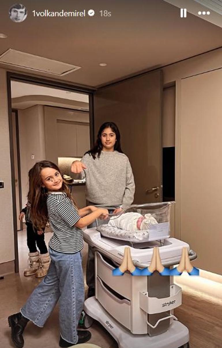Yade ve Yeda kardeşleriyle buluştu! Volkan Demirel birinci kareyi paylaştı 2 yade ve yeda kardesleriyle bulustu volkan demirel birinci kareyi paylasti 0 9OXypXfj