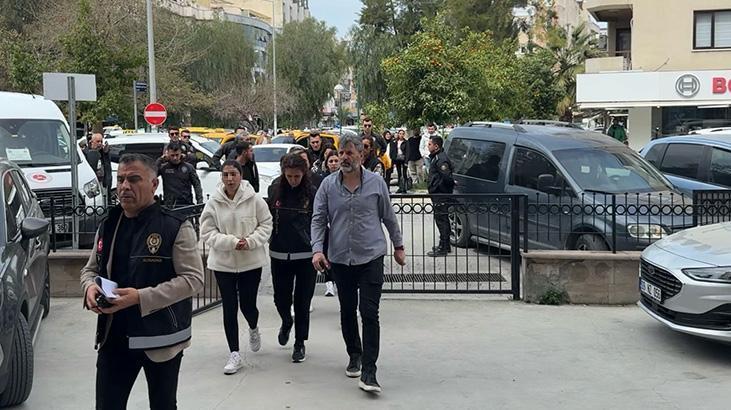 4 bayandan tapu müdürüne akılalmaz tuzak! Eterle bayıltıp, uygunsuz manzaralarını kaydettiler 1 4 bayandan tapu mudurune akilalmaz tuzak eterle bayiltip uygunsuz manzaralarini kaydettiler SKJXi2P3