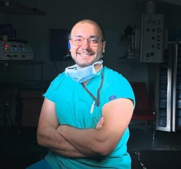 Beyin ameliyatını yapan hekimi bıçakladı! Akılalmaz kelamlar: Bana yapay zeka yerleştirdi 2 beyin ameliyatini yapan hekimi bicakladi akilalmaz kelamlar bana yapay zeka yerlestirdi 0 RVEHL6cZ