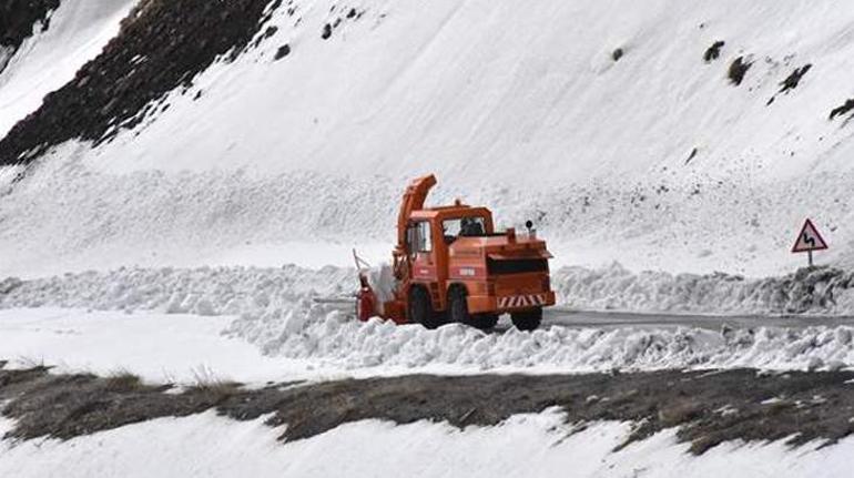 Çığ riski nedeniyle kapanan Van-Bahçesaray yolu ulaşıma açıldı 2 cig riski nedeniyle kapanan van bahcesaray yolu ulasima acildi 0 EQgUBbAO