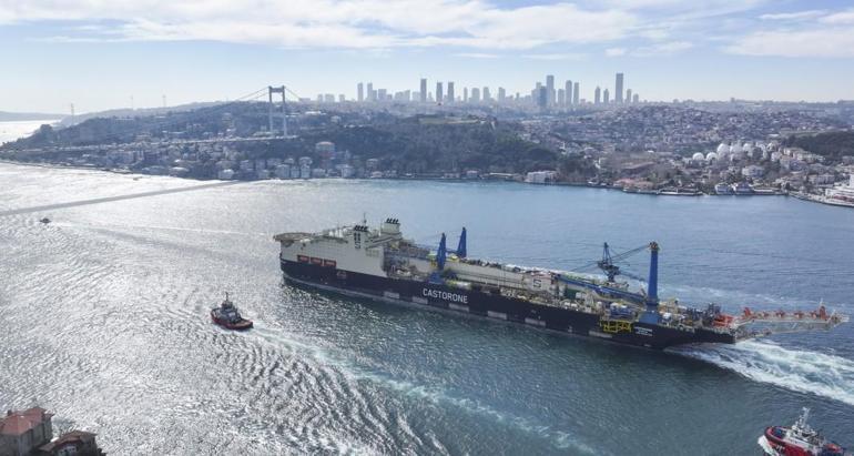 Derin denizde boru indirme gemisi 'Castorone' İstanbul Boğazı'ndan geçti 3 derin denizde boru indirme gemisi castorone istanbul bogazindan gecti 1 dmuFfdQc