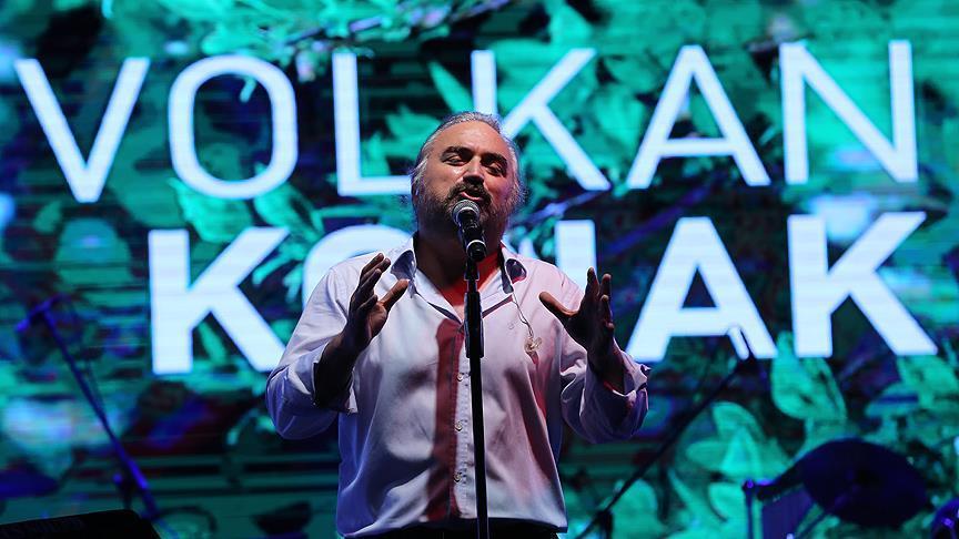 esine ve cocuklarina asik bir adam kuzeyin oglu 30 yil sonra hayalindeki dugunu yapti tc1hsPYw
