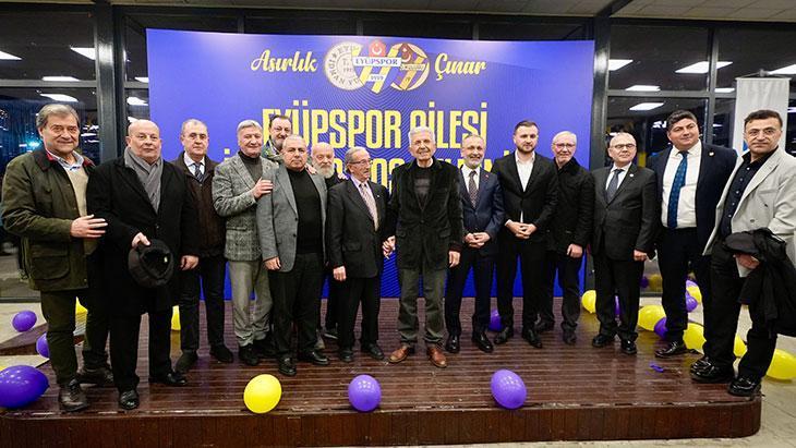 Eyüpspor iftar yemeğinde buluştu! 1 eyupspor iftar yemeginde bulustu KJkm3Y8F