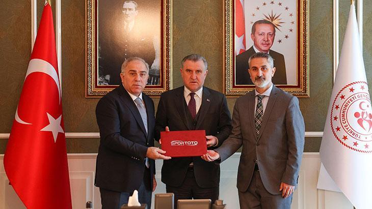 Fatih Karagümrük yeni stat için imzayı attı 1 fatih karagumruk yeni stat icin imzayi atti z8JtzFwS