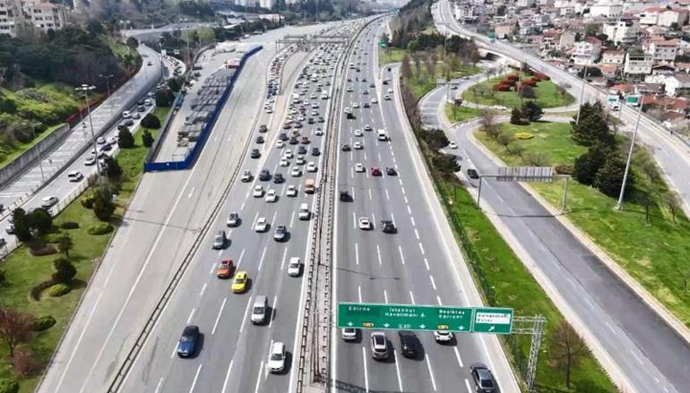 İstanbul'da Ramazan Bayramı'nın birinci günü trafik yoğunluğu! Yüzde 89'a ulaştı 3 istanbulda ramazan bayraminin birinci gunu trafik yogunlugu yuzde 89a ulasti 1 UVzEAF3l