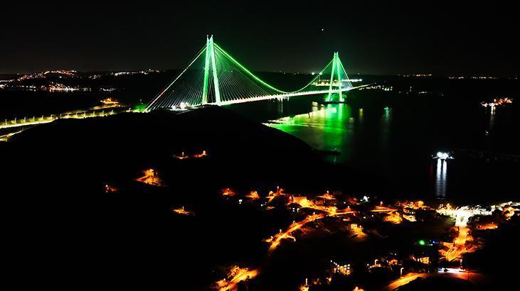 İstanbul'un köprüleri 'Yeşil' oldu! İşte o kareler 2 istanbulun kopruleri yesil oldu iste o kareler 0 JqNzeaie