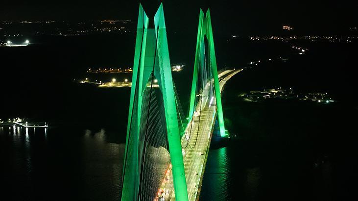 İstanbul'un köprüleri 'Yeşil' oldu! İşte o kareler 7 istanbulun kopruleri yesil oldu iste o kareler 5 kyMB4BXk