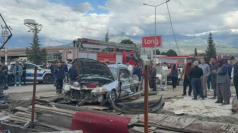 Muğla'da feci kaza! 2 araba çarpıştı: 4 meyyit, 2 yaralı 2 muglada feci kaza 2 araba carpisti 4 meyyit 2 yarali 0 SzwEqHQi