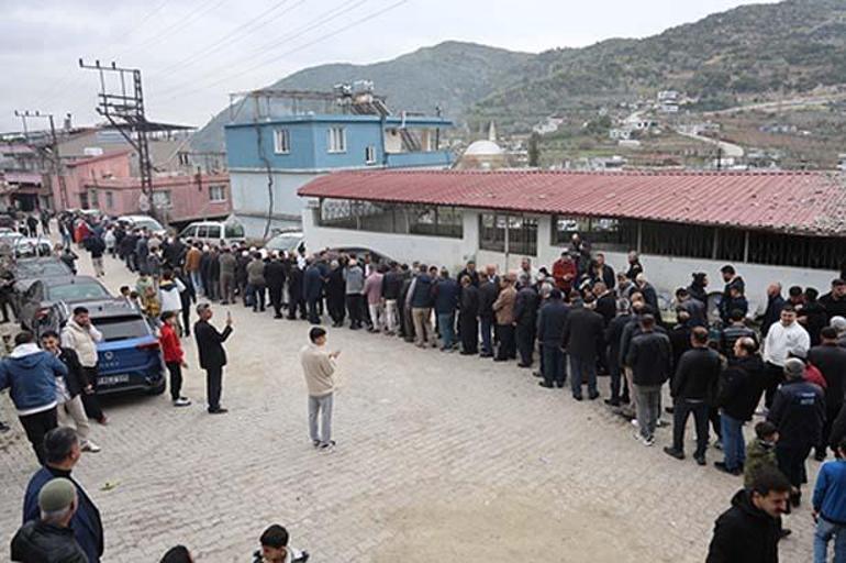 Osmanlı'dan kalan 500 yıllık gelenek unutulmasın diye: Çocukları ellerinden tutarak getiriyoruz 2 osmanlidan kalan 500 yillik gelenek unutulmasin diye cocuklari ellerinden tutarak getiriyoruz 0 nTwAq5iI