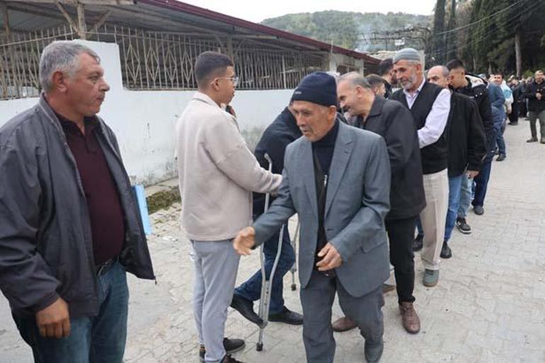 Osmanlı'dan kalan 500 yıllık gelenek unutulmasın diye: Çocukları ellerinden tutarak getiriyoruz 4 osmanlidan kalan 500 yillik gelenek unutulmasin diye cocuklari ellerinden tutarak getiriyoruz 2 hrnq4JgD