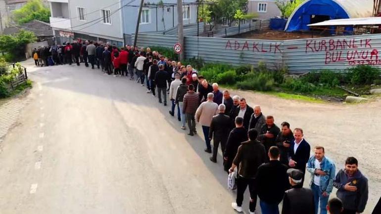 Osmanlı'dan kalan 500 yıllık gelenek unutulmasın diye: Çocukları ellerinden tutarak getiriyoruz 8 osmanlidan kalan 500 yillik gelenek unutulmasin diye cocuklari ellerinden tutarak getiriyoruz 6
