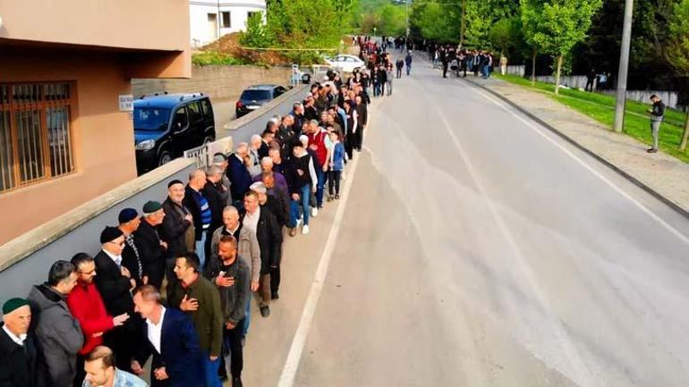 Osmanlı'dan kalan 500 yıllık gelenek unutulmasın diye: Çocukları ellerinden tutarak getiriyoruz 9 osmanlidan kalan 500 yillik gelenek unutulmasin diye cocuklari ellerinden tutarak getiriyoruz 7 tMjaSZLN