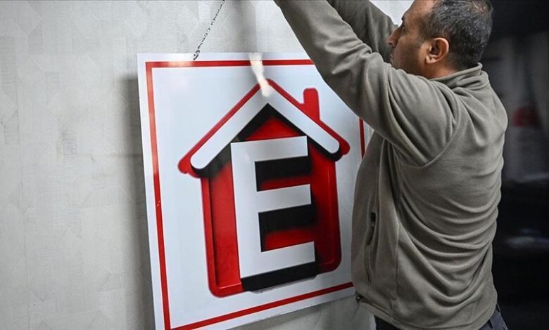 Yetkili emlakçı ofislerinde "E" tabela devri başlayacak 1 yetkili emlakci ofislerinde e tabela devri baslayacak R5GM3TEr