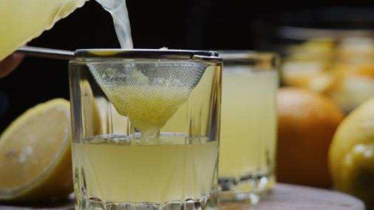 Yıkanıp çıkmayan ter kokusuna birebir! 4’te 1’ini karıştırın, 30 dakikada mis kokuyor 11 yikanip cikmayan ter kokusuna birebir 4te 1ini karistirin 30 dakikada mis kokuyor 9