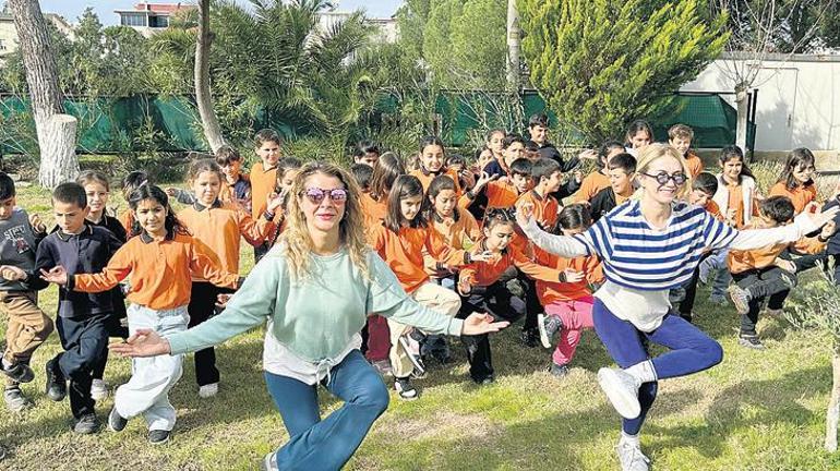 aileler cocuklariyla kucaklasiyor 1 EjWkRhVP
