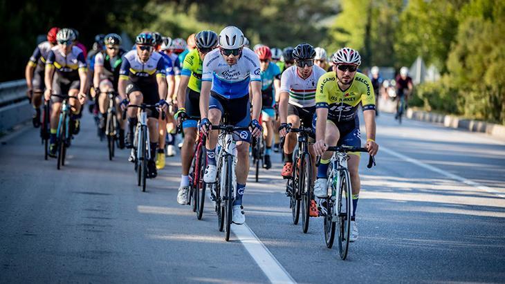 AKRA Gran Fondo'da pedallar dostluk için dönecek 1 akra gran fondoda pedallar dostluk icin donecek y2iRz5JL