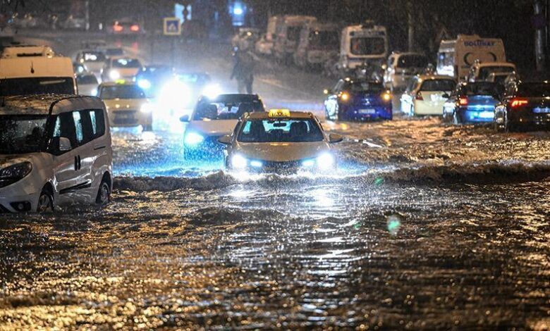 Ankara'da kuvvetli yağış! Sokaklar göle döndü 1 ankarada kuvvetli yagis sokaklar gole dondu nzs8DfgR