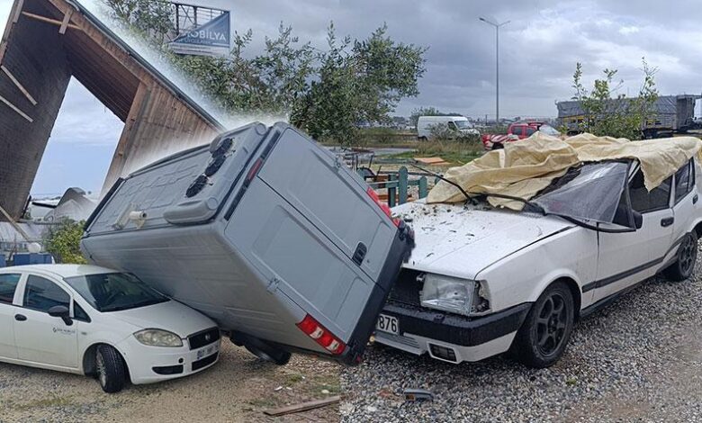 Antalya'yı hortum vurdu! 2 tonluk konutu uçurup 9 arabayı parçaladı 1 antalyayi hortum vurdu 2 tonluk konutu ucurup 9 arabayi parcaladi PIU6wNA3