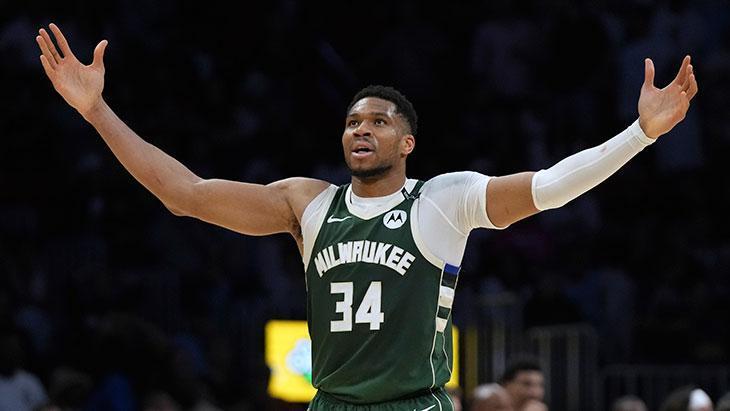antetokounmpo triple double yapti milwaukee bucks miami heati devirdi ha5nl5Qv