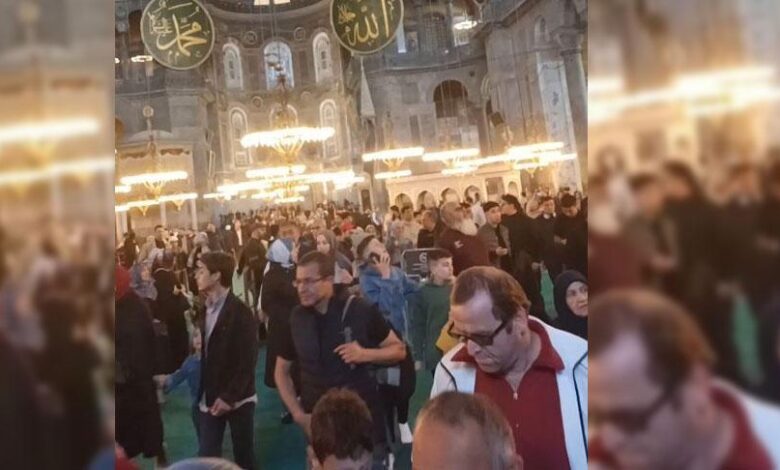 Ayasofya'da sarsıntı anı! Büyük paniği kameraya yansıdı 1 ayasofyada sarsinti ani buyuk panigi kameraya yansidi wEcHD9QX