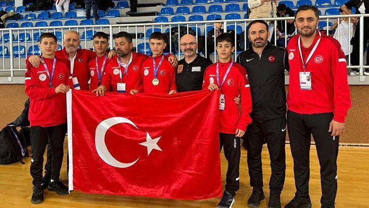 Bakan Bak: Okul sporlarındaki muvaffakiyetler yarınların habercisidir 1 bakan bak okul sporlarindaki muvaffakiyetler yarinlarin habercisidir HItAiZuX