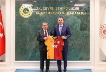 bakan kurum galatasaray kulubu lideri ozbeki kabul etti 4uKW1P24