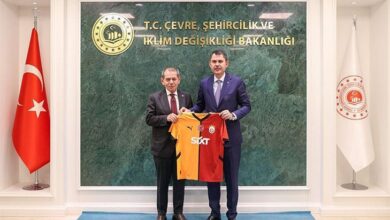 bakan kurum galatasaray kulubu lideri ozbeki kabul etti 4uKW1P24