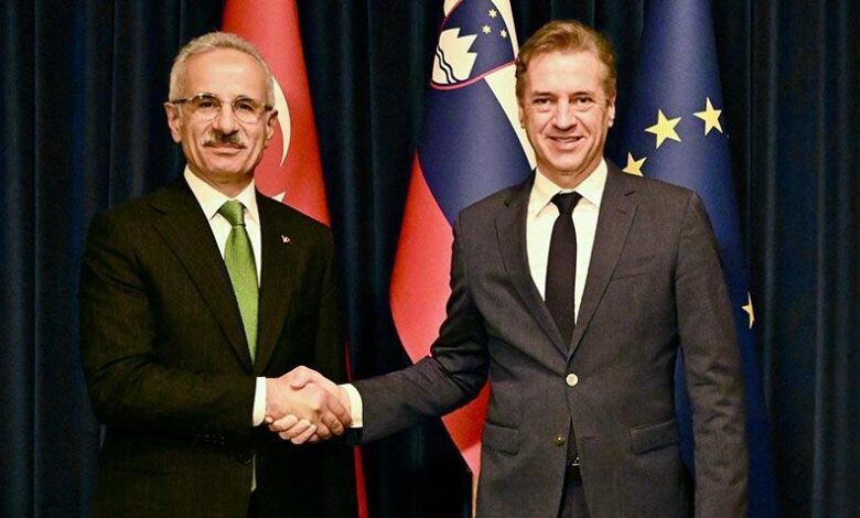 Bakan Uraloğlu Slovenyalı mevkidaşı ile görüştü 1 bakan uraloglu slovenyali mevkidasi ile gorustu wg4ylIaD
