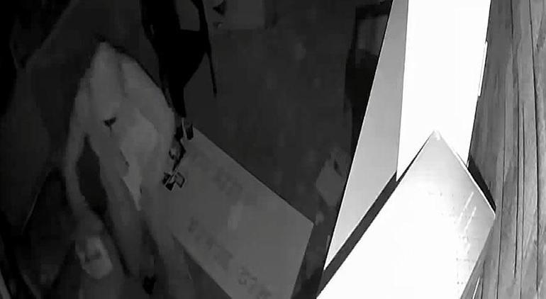 balyozla duvari kirip 650 bin lirayi cuvala doldurup kacti o sokaktan hic gecmedim 0 gbYgfma4