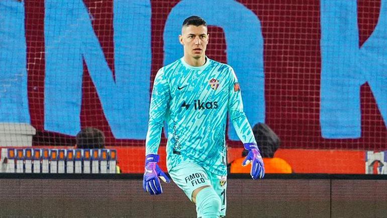 Berke Özer'e sürpriz talip! Premier Lig takımından teklif yolda 2 berke ozere surpriz talip premier lig takimindan teklif yolda 0 sNRkwvsi