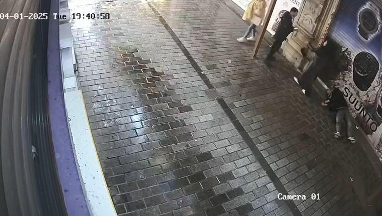 Beyoğlun'da sıcak saatler: Bayanın darbeden şahsı bacağından vurdu 3 beyoglunda sicak saatler bayanin darbeden sahsi bacagindan vurdu 1 BhXO1EWc