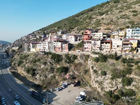 Bir ilçenin büyük sınavı! Her gün 107 basamaklı merdiveni inip çıkıyorlar 3 bir ilcenin buyuk sinavi her gun 107 basamakli merdiveni inip cikiyorlar 1 qF1I3G7P