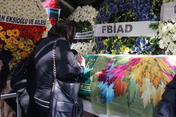 Bülent Uygun kızını gözyaşları içerisinde son seyahatine uğurladı 20 bulent uygun kizini gozyaslari icerisinde son seyahatine ugurladi 18 rLdscYUA