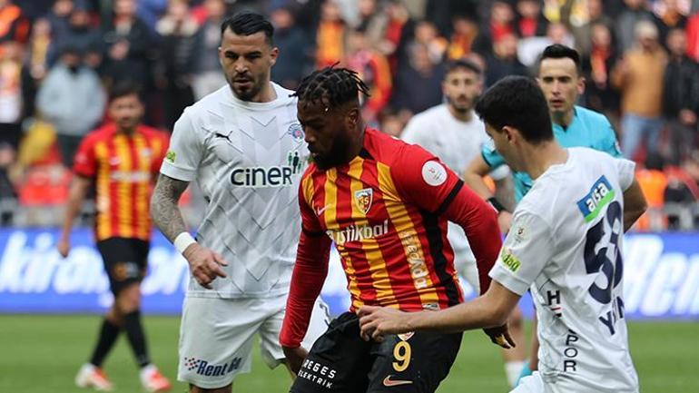 Burak Yılmaz'ı çıldırtan Fenerbahçe sözler! 'Nasıl konuşuyorsun?' 2 burak yilmazi cildirtan fenerbahce sozler nasil konusuyorsun 0 YDcHIbTg