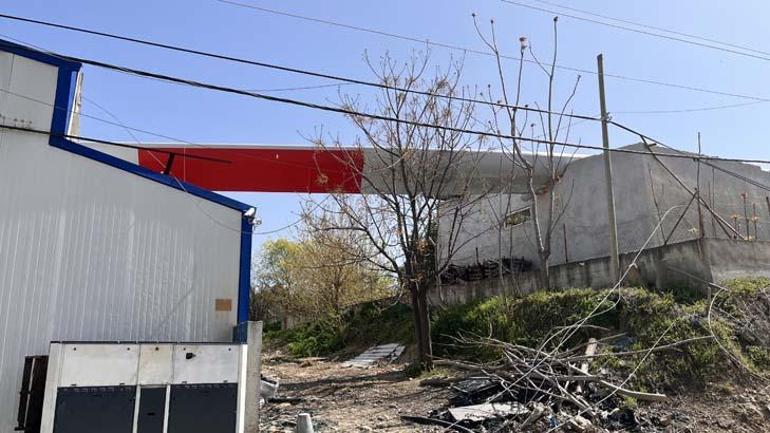 Çanakkale'de dev sevkiyat! Rüzgar türbini pervanesi taşıyan TIR devrildi 6 canakkalede dev sevkiyat ruzgar turbini pervanesi tasiyan tir devrildi 4 tKFZtY3L