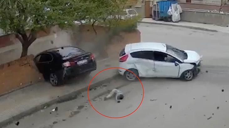 Çorum'daki feci kaza kamerada! Küçük çocuk camdan fırladı 1 corumdaki feci kaza kamerada kucuk cocuk camdan firladi