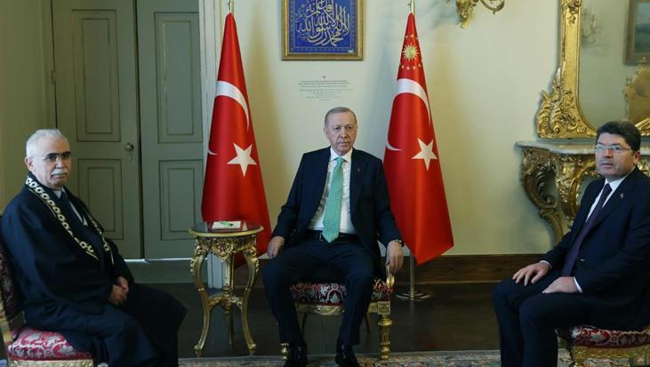 Cumhurbaşkanı Erdoğan, Anayasa Mahkemesi Başkanı Özkaya’yı kabul etti 1 cumhurbaskani erdogan anayasa mahkemesi baskani ozkayayi kabul etti kYNdllrY