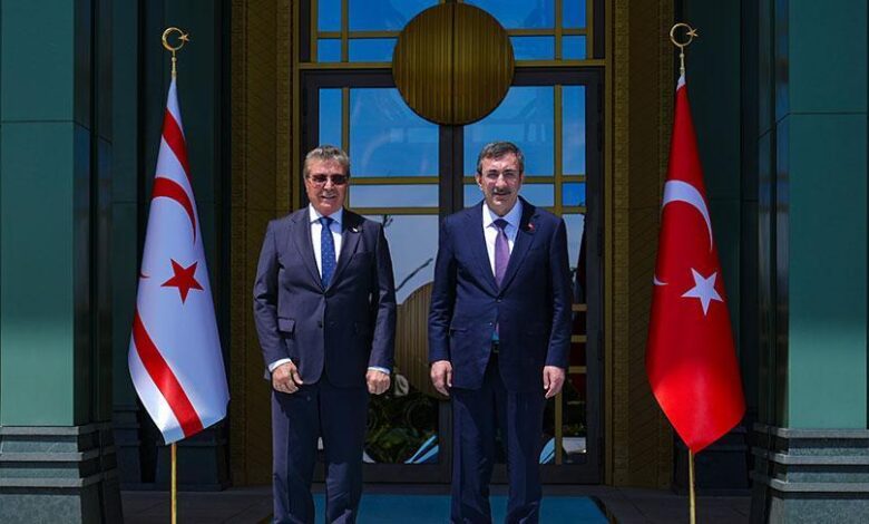 Cumhurbaşkanı Yardımcısı Yılmaz, KKTC Başbakanı Üstel ile bir ortaya geldi 1 cumhurbaskani yardimcisi yilmaz kktc basbakani ustel ile bir ortaya geldi 1ICxl9lN