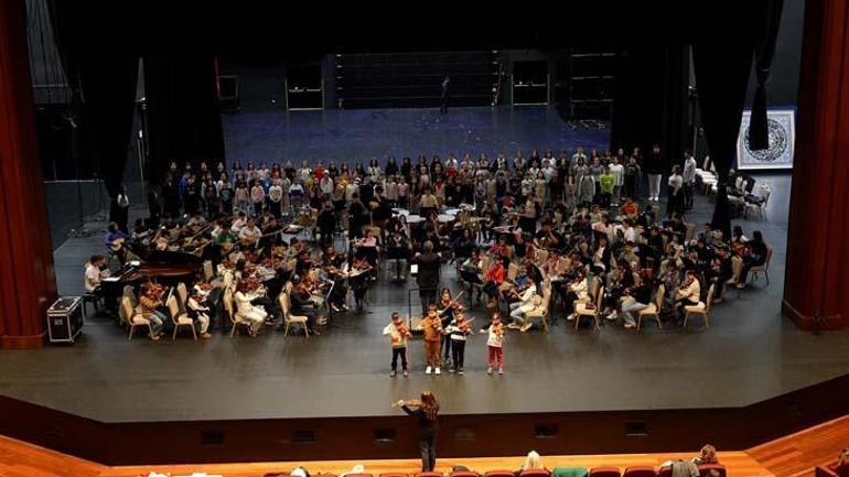 Cumhurbaşkanlığı Çocuk Orkestrası ve Korosu birinci konserini 23 Nisan'da verecek 2 cumhurbaskanligi cocuk orkestrasi ve korosu birinci konserini 23 nisanda verecek 0 AFb3sYvC