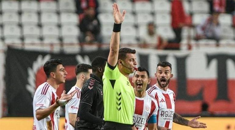 Deniz Çoban tartışmalı konumları yorumladı: Penaltı yanlış karar, maçı 9 kişi tamamlaması gerekirdi! 5 deniz coban tartismali konumlari yorumladi penalti yanlis karar maci 9 kisi tamamlamasi gerekirdi 3 wKi7LVgX