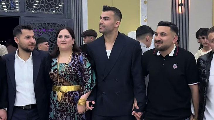 Derbi sonrası soluğu Urfa'da aldı! Abdülkerim Bardakcı'dan halay gösteri 1 derbi sonrasi solugu urfada aldi abdulkerim bardakcidan halay gosteri nASjc7hu