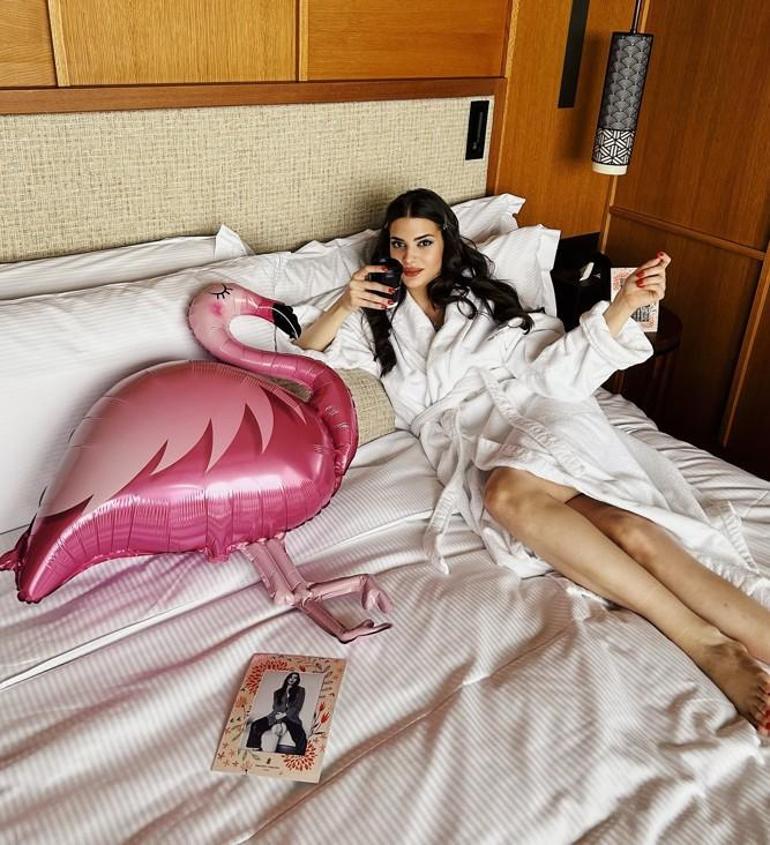 Derin Talu'nun yataktaki bornozlu pozları Instagram'ı salladı 2 derin talunun yataktaki bornozlu pozlari instagrami salladi 0 es7l34ND