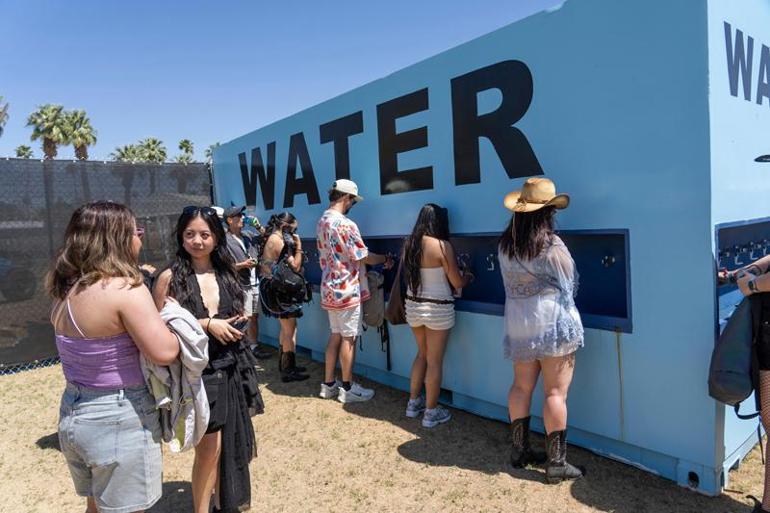 dunyanin en buyuk muzik senligi coachella ozel kiyafetler giyip geliyorlar bu sene hayal kirikligi k6r6ETFF