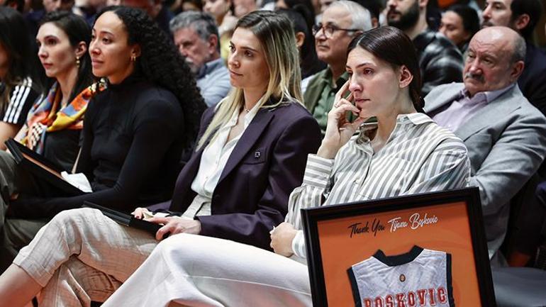 eczacibasinda vedalar ust uste hande baladindan duygusal kelamlar 0 7hCf8QWm
