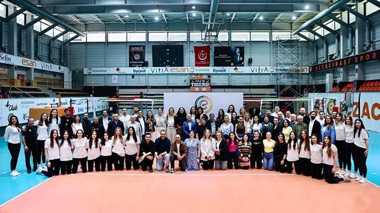 eczacibasinda vedalar ust uste hande baladindan duygusal kelamlar 1 Ivh3e7GI
