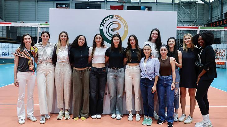 eczacibasinda vedalar ust uste hande baladindan duygusal kelamlar rUnq3Hrg