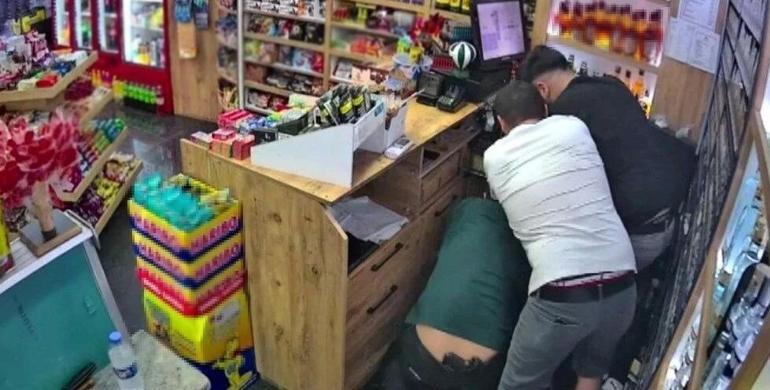 Esenyurt'taki vahşette 50 milyon TL iddiası!: Ben oğlumun kanını mı satacağım size? 4 esenyurttaki vahsette 50 milyon tl iddiasi ben oglumun kanini mi satacagim size 2